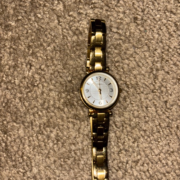 Gold Women Fossil Watch - Picture 1 of 3